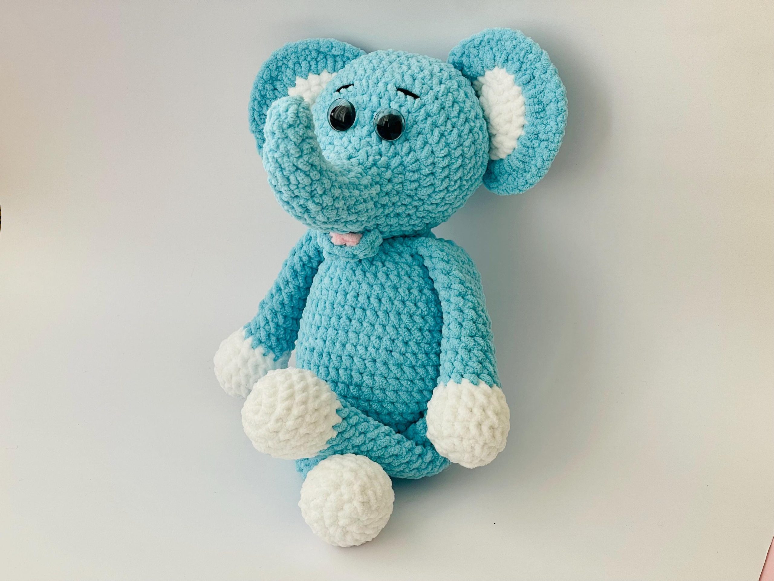 Encantador peluche de elefante azul trovcraft